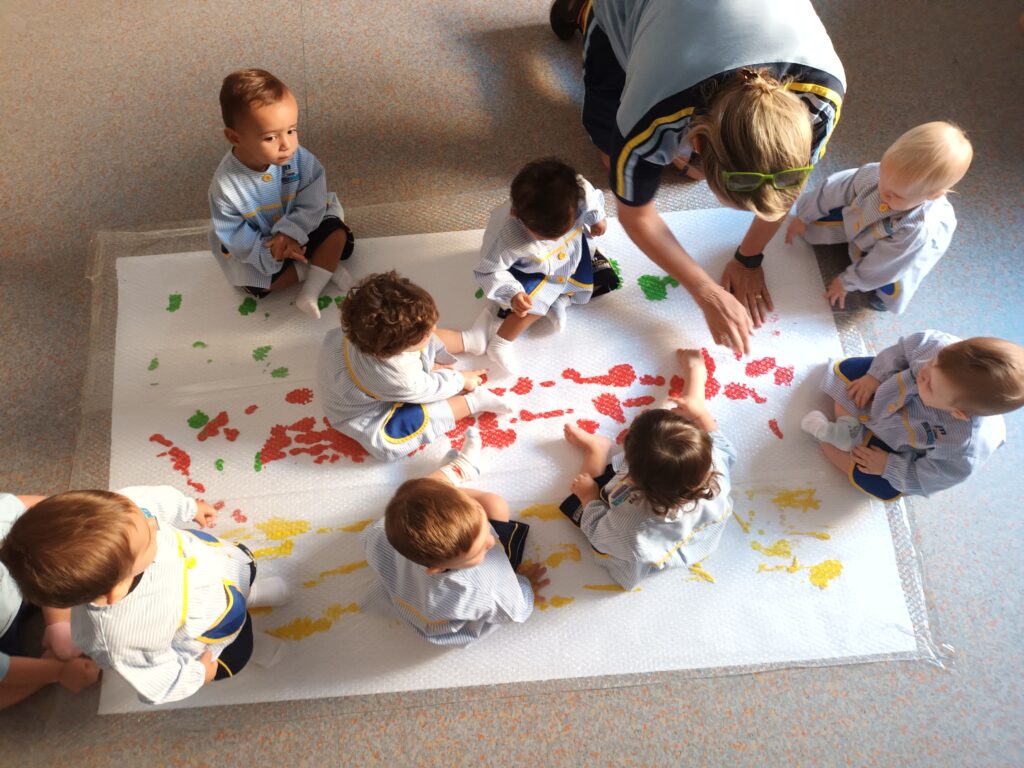 TALLER MULTISENSORIAL DE LA SEMANA: PAPEL DE BURBUJAS - Maestros de  Audición y Lenguaje