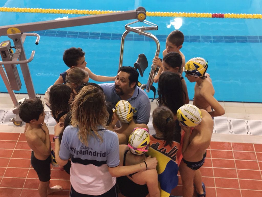 Nuestros chicos y chicas de piscina disputan las fases finales en diferentes modalidades. Seguro que alguno vuelve con medalla!