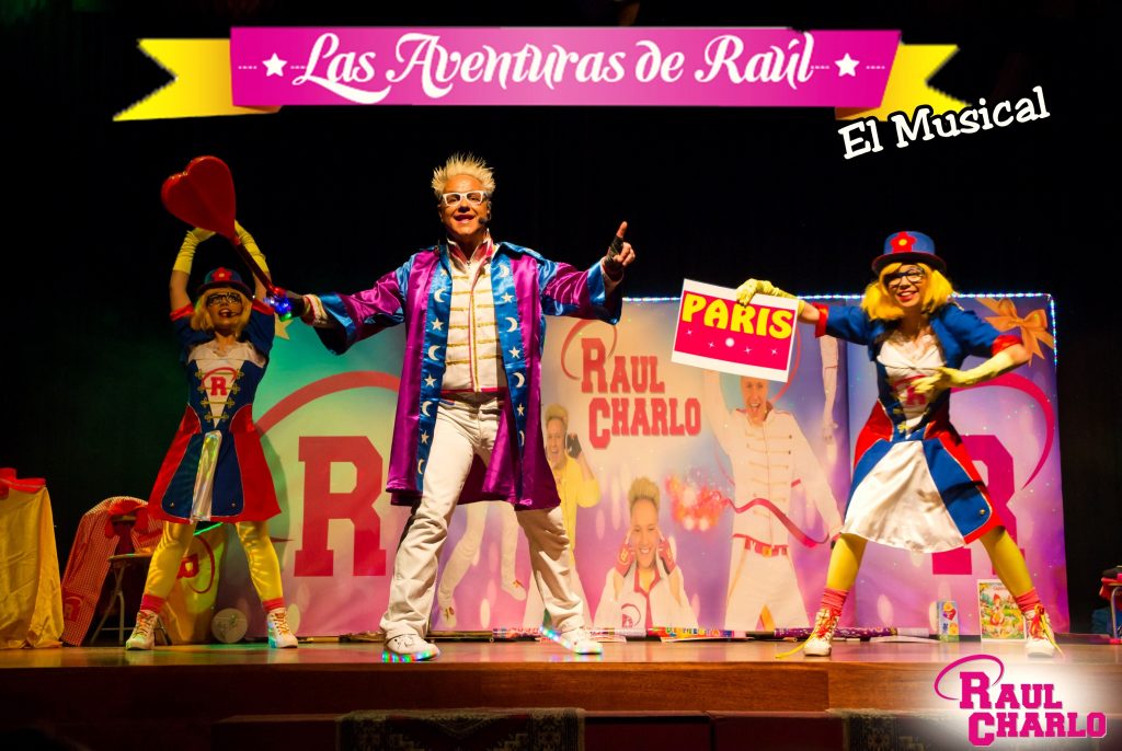 El mundo Espapirifactico ha observado que los niños y niñas están aburridos y no saben que hacer, por eso manda a La Tierra a su único habitante, Raúl Charlo, para que creé aventuras con la cinta mágica que ha inventado y así devolver a los peques la ilusión y la alegría.